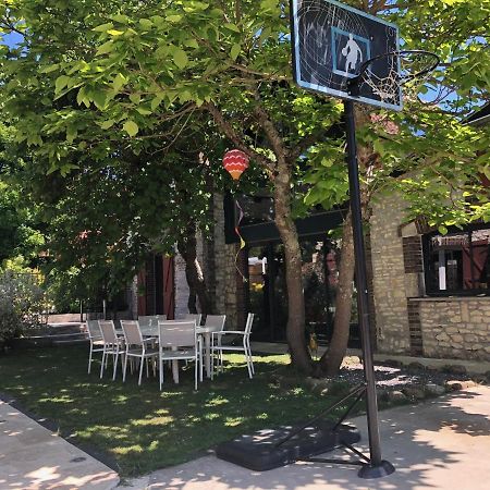 Le Rouge & Blanc Bed & Breakfast Saint-Maurice-le-Vieil Exterior photo