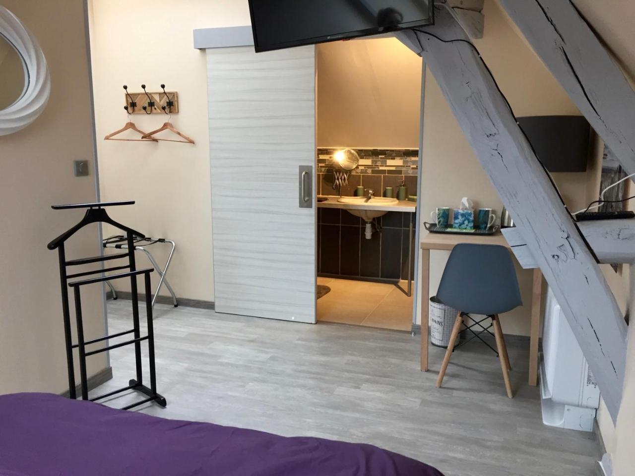 Le Rouge & Blanc Bed & Breakfast Saint-Maurice-le-Vieil Exterior photo